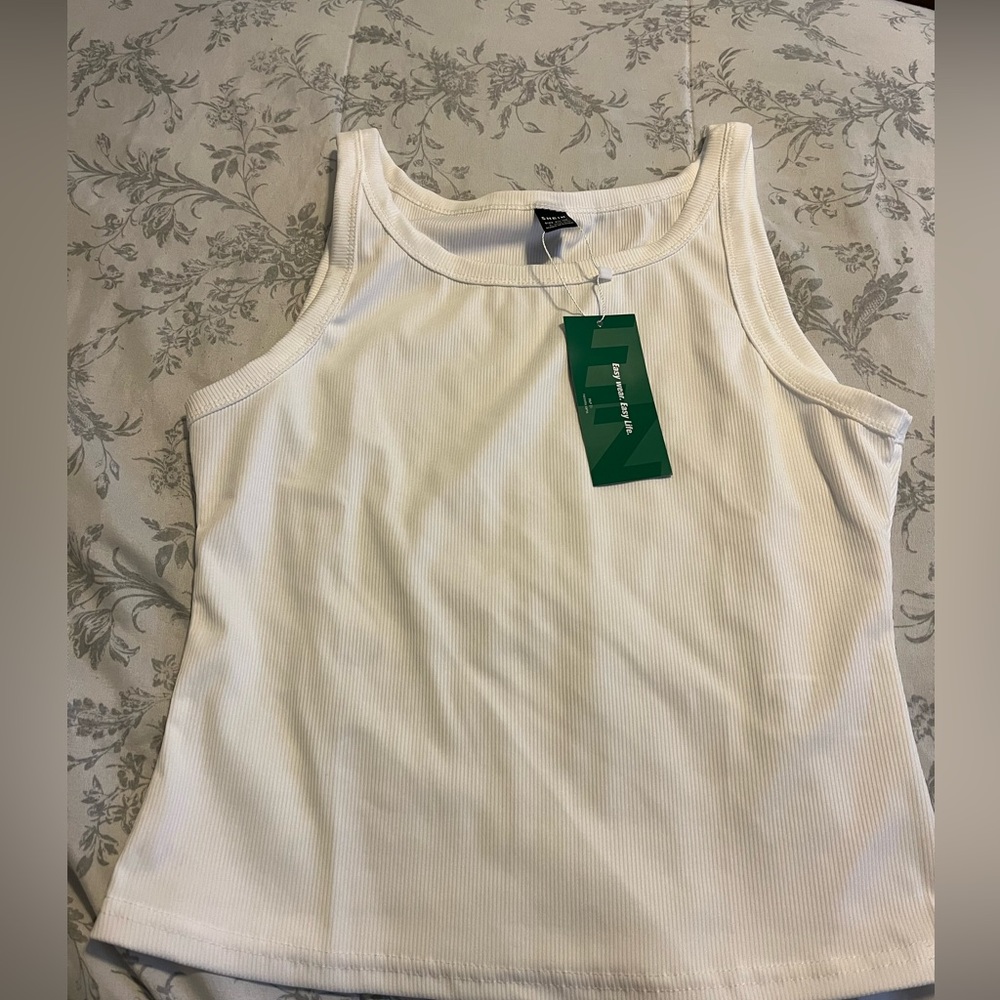 While ribbed tank top
